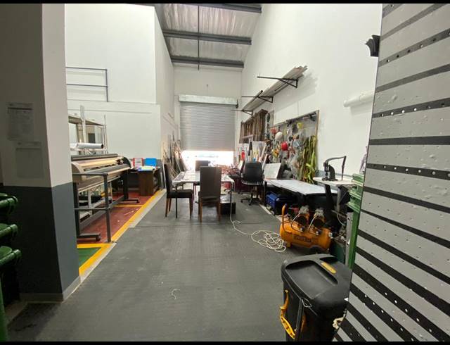 147M² WAREHOUSE FOR SALE IN BARBEQUE DOWNS